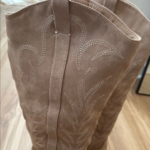 Universal Thread Cowboy Tan Heeled Boots - Picture 4 of 4